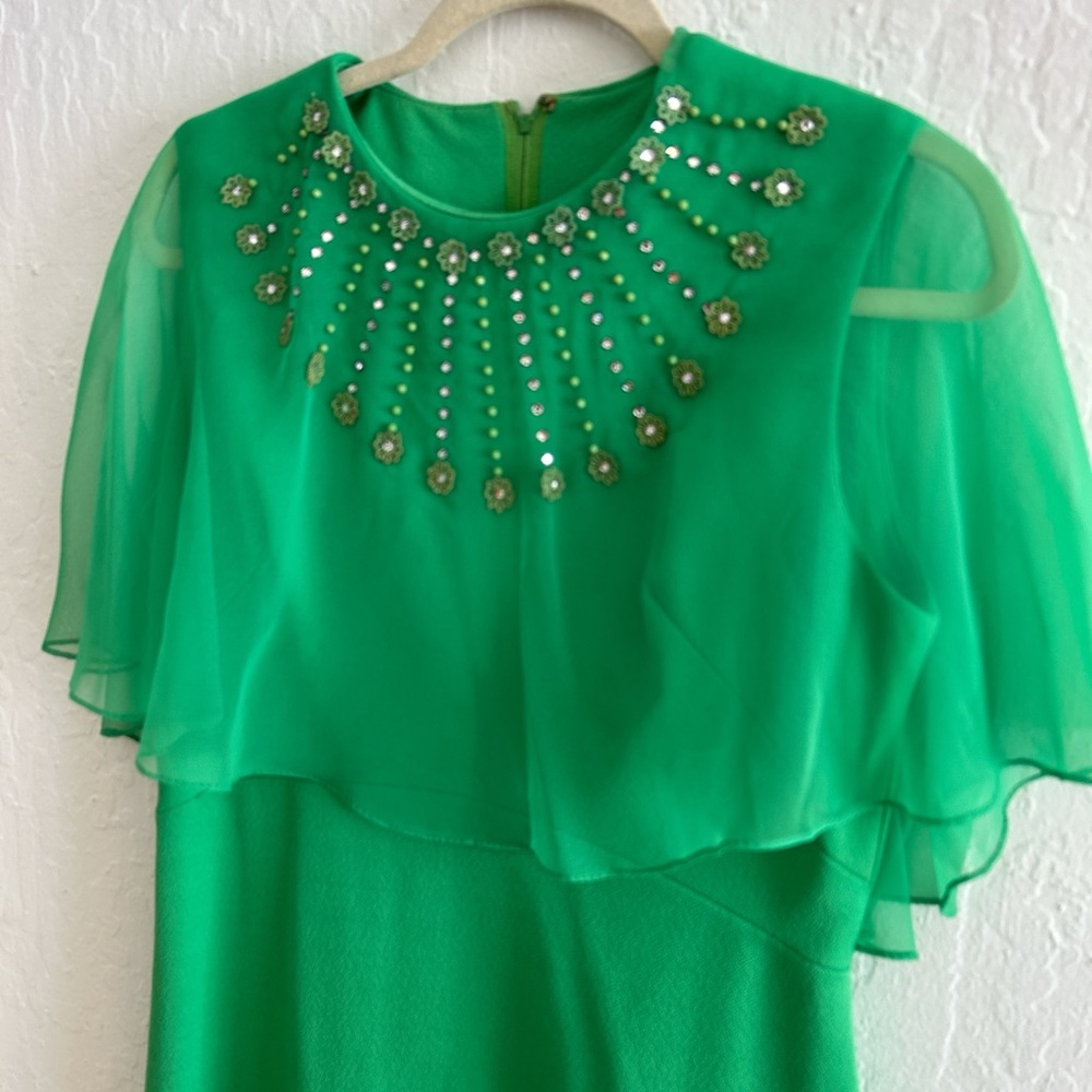 Vintage Green Cape Dress with Embellished Neckline - Picture 4 of 7